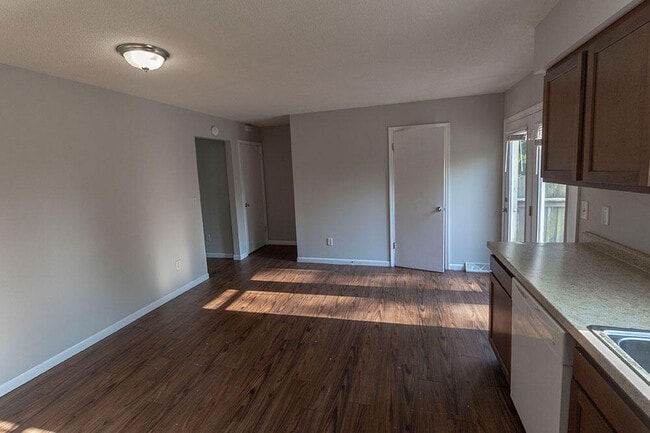 Building Photo - 1305 N Golf Blvd