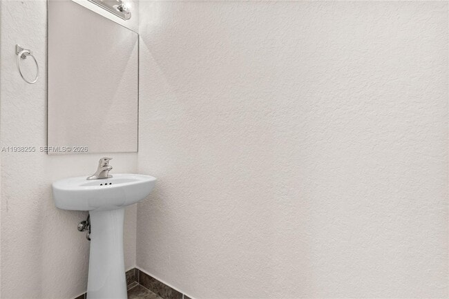 Building Photo - 2332 SE 16th Pl