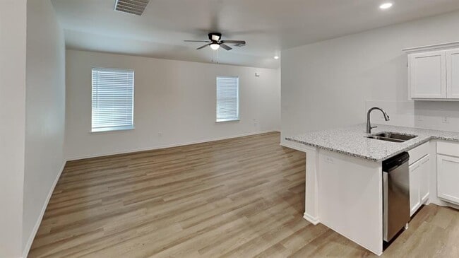 Building Photo - 11513 University Dr