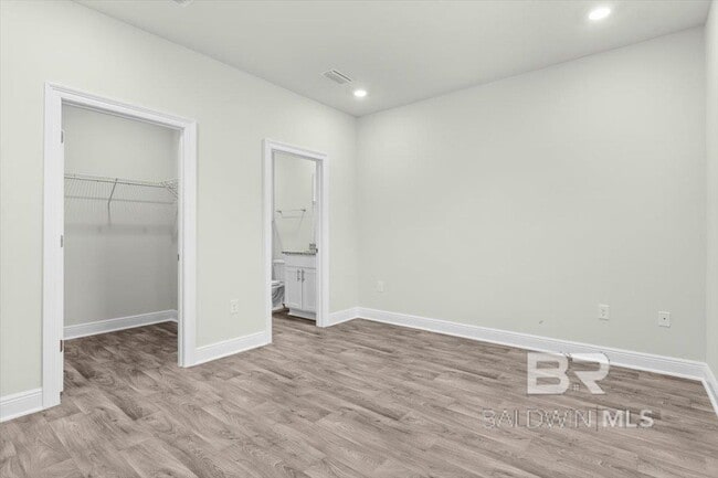 Building Photo - 13765 Shea Cir