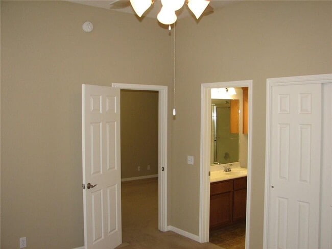 Building Photo - 123 Bayliss St