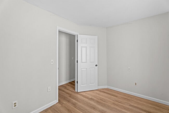 Building Photo - 336 Winfield Ave