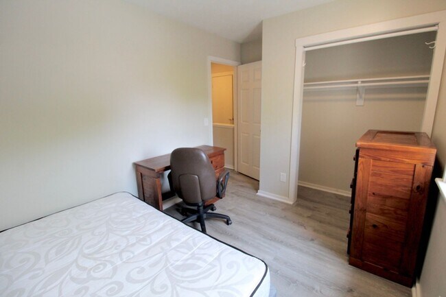 Building Photo - 1216 Mountain View Dr