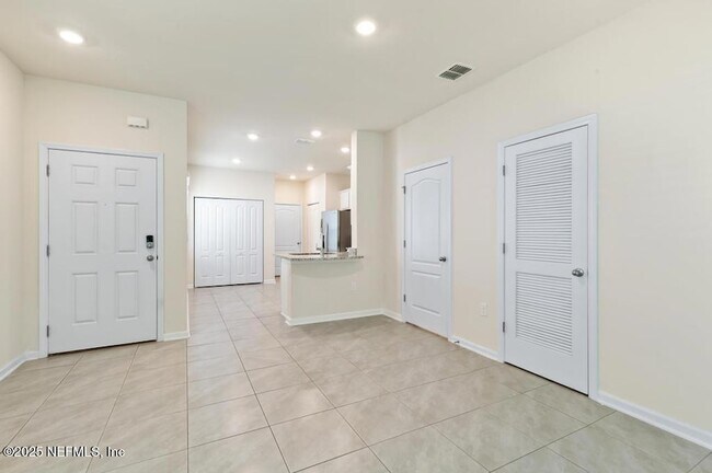 Building Photo - 170 Pasadena Dr