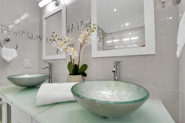 Building Photo - 3430 Galt Ocean Dr