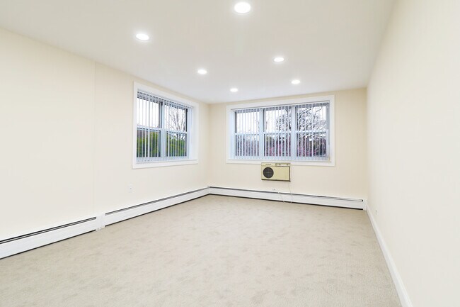 Building Photo - 6040 N Troy St