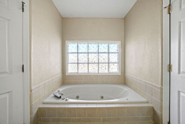 Building Photo - Beautiful, CARPET FREE - 2 Story Home with Refrigerated Air - Two Year Lease Required