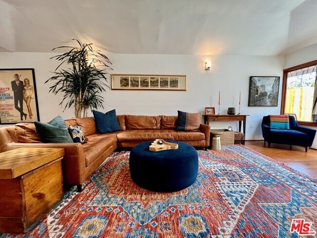 Building Photo - 10327 Lorenzo Dr