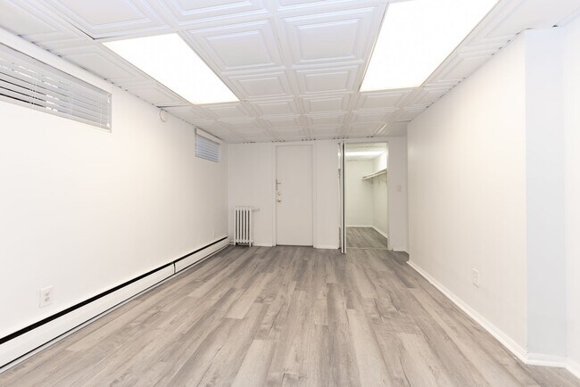 Building Photo - One Bedroom Micro Apartment S1 | Shadyside...