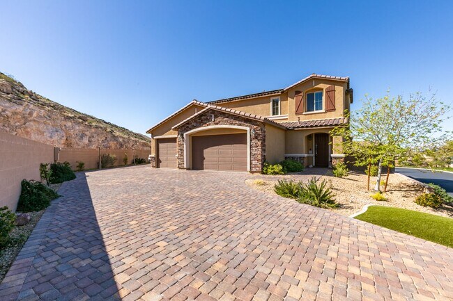 Building Photo - Beautiful Next-Gen Home with Private Entry Suite & Spacious Backyard