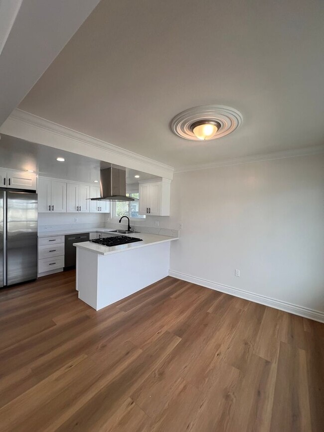 Building Photo - Central Huntington Beach 2 bed 1 bath