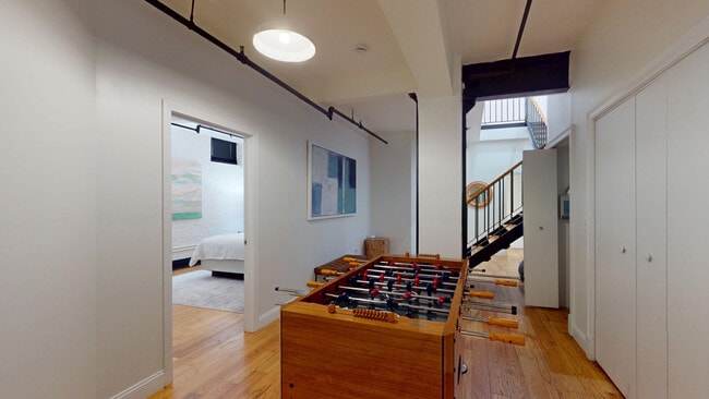 Building Photo - 19 Stanhope St