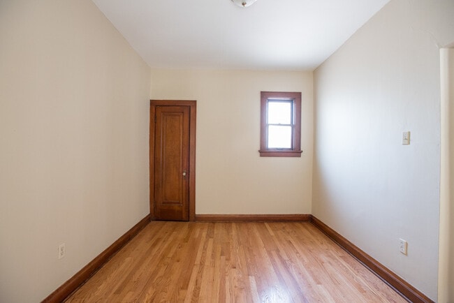 Building Photo - 1603 N Van Buren St