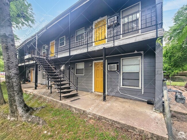 Building Photo - 901 Springdale Rd
