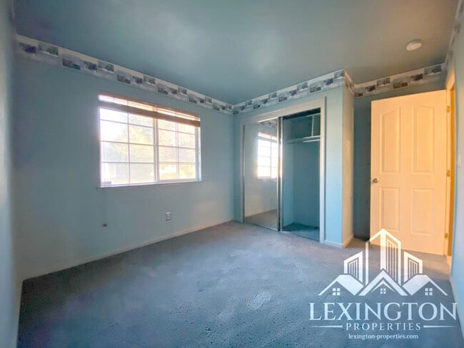 Building Photo - Beautiful, Spacious, 3-Bed 2-Bath Home available in Roseville!