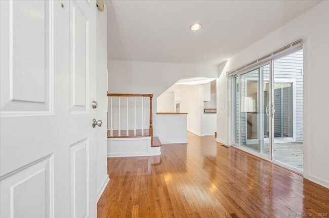 Building Photo - 66 Wilton Crest Rd