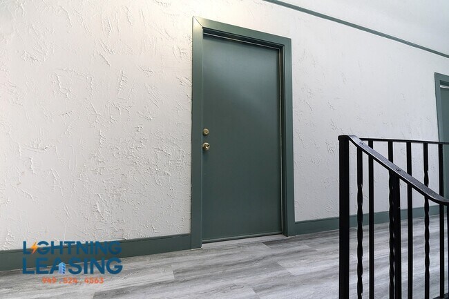 Building Photo - 442 E 27th St
