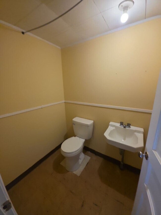 Building Photo - 3-Bedroom Home with Garage and Spacious Yard in Cookeville