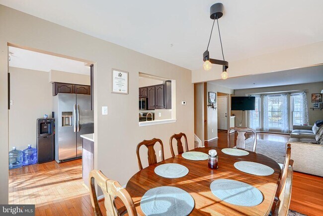 Building Photo - 215 Gracecroft Ct