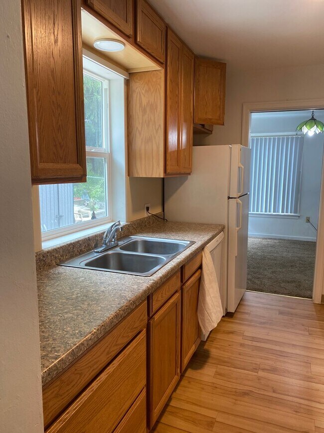 Building Photo - 1040 NE Alfred Ln