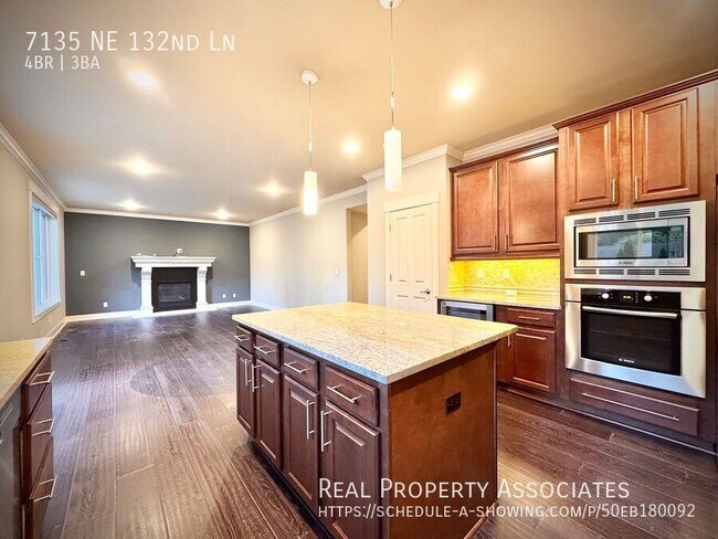 Building Photo - 7135 NE 132nd Ln