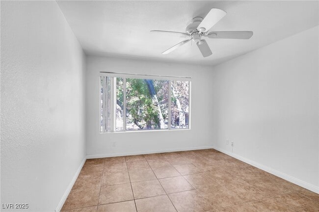 Building Photo - 3054 Tarpon Dr