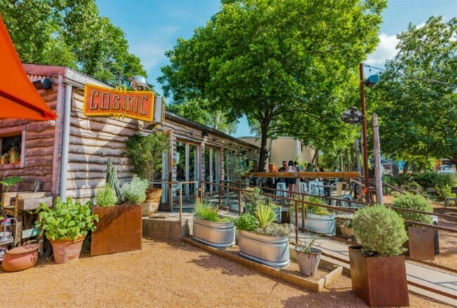 Building Photo - 211 Lessin Ln