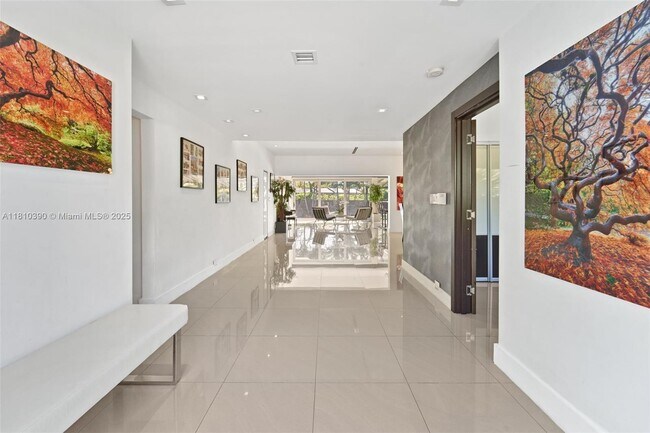 Building Photo - 18 Samana Dr