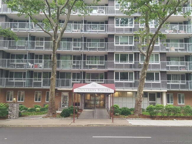 Building Photo - 100 York St