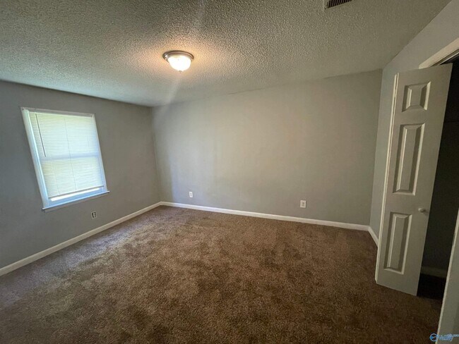 Building Photo - 4514 Bonnell Dr NW