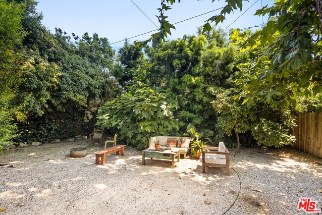 Building Photo - 352 Hargrave St