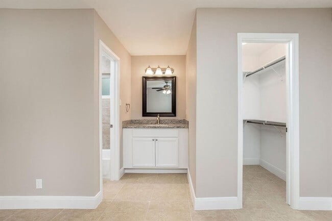Building Photo - 24326 Pine Canyon Dr
