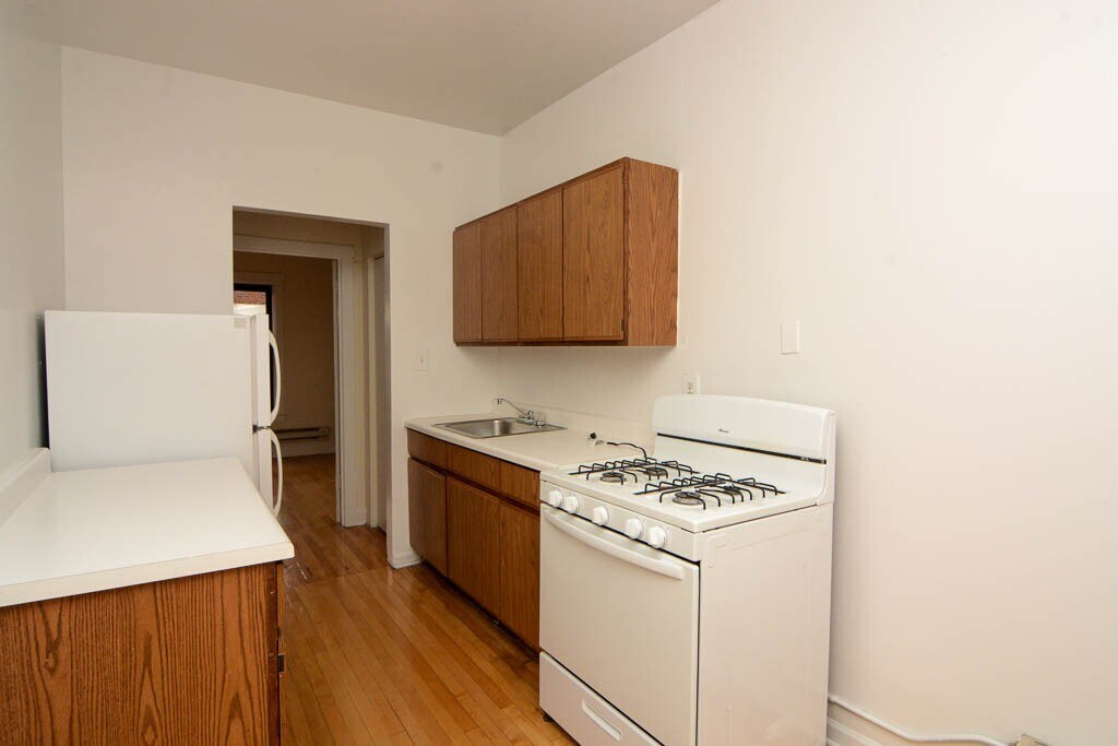 Building Photo - 822 W Waveland Ave