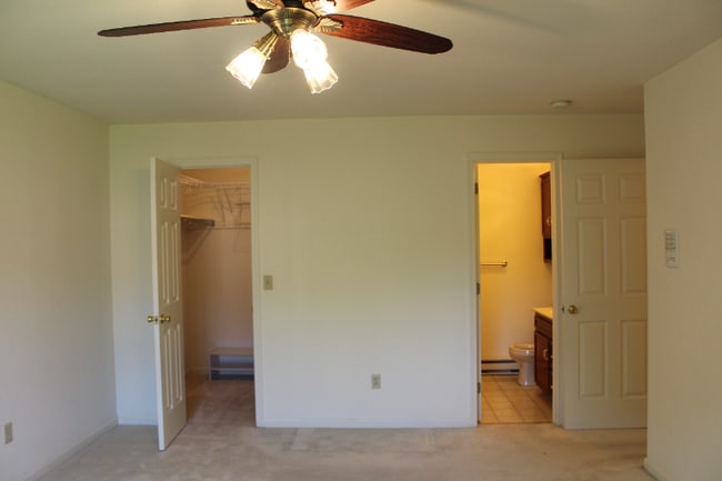 Building Photo - 867 Cold Spring Rd