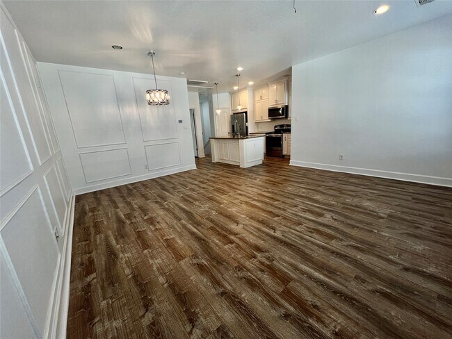 Building Photo - 312 Mission Ln