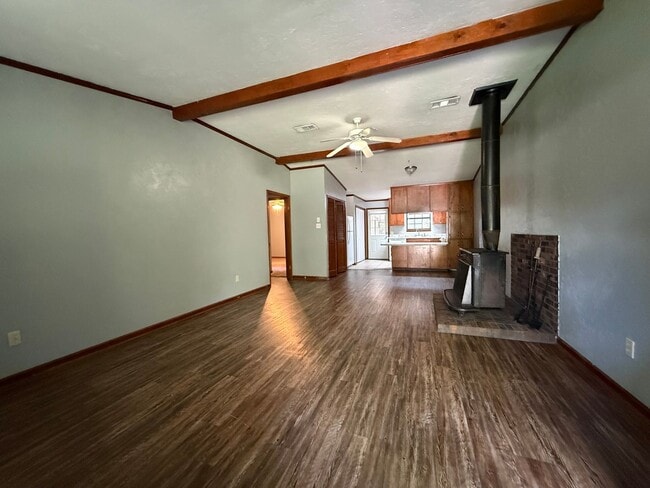 Building Photo - 2/2 Right at the Front of BREWSTER ESTATES w/ FENCED YARD!