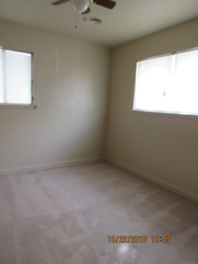 Building Photo - GREAT STARTER HOME!! PETS NEGOTIABLE WITH ...