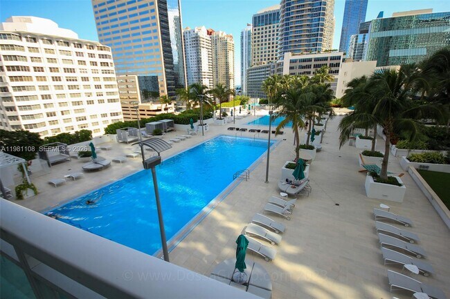Building Photo - 950 Brickell Bay Dr