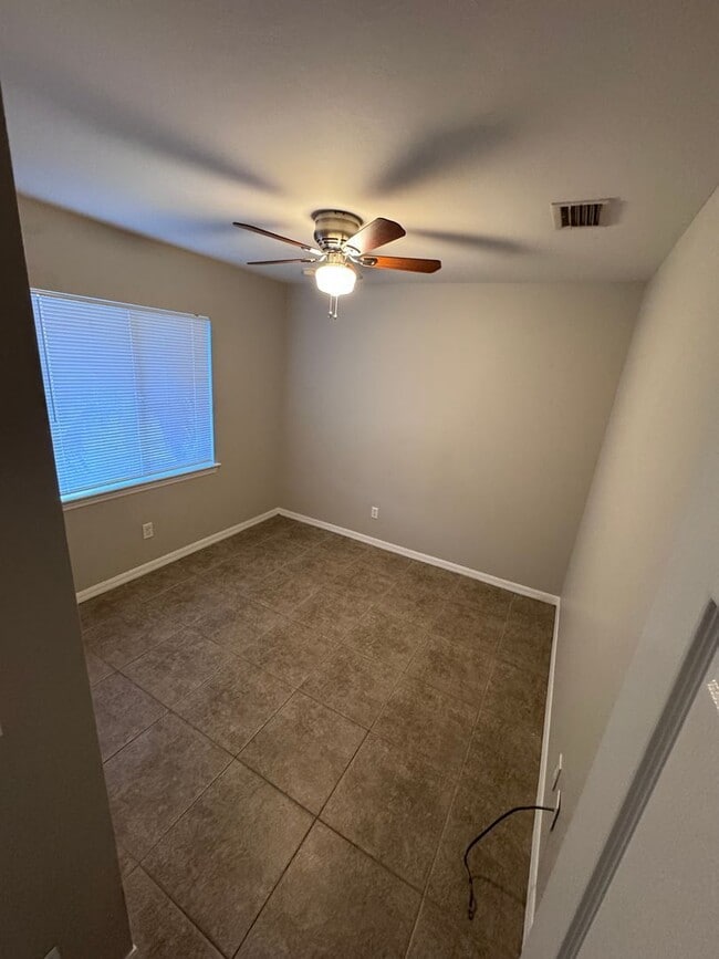 Building Photo - 343 Harold Ave S