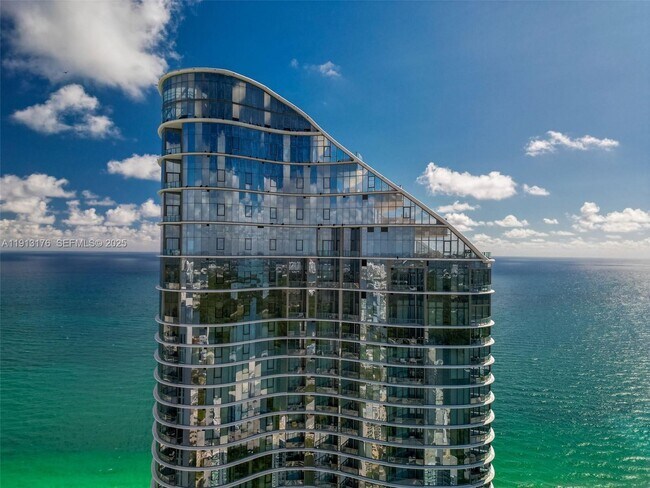 Building Photo - 15701 Collins Ave