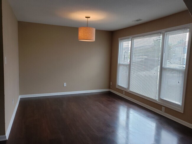 Building Photo - Modern 2 Bed | 2 Bath Townhouse in Town Center!