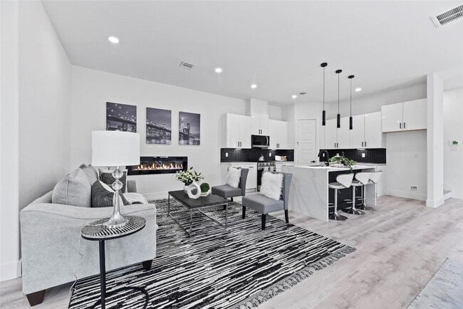 Building Photo - 7210 England St