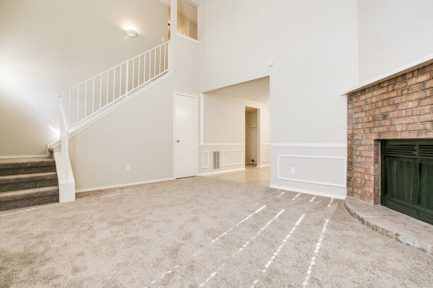 Building Photo - 719 Nightingale Cir