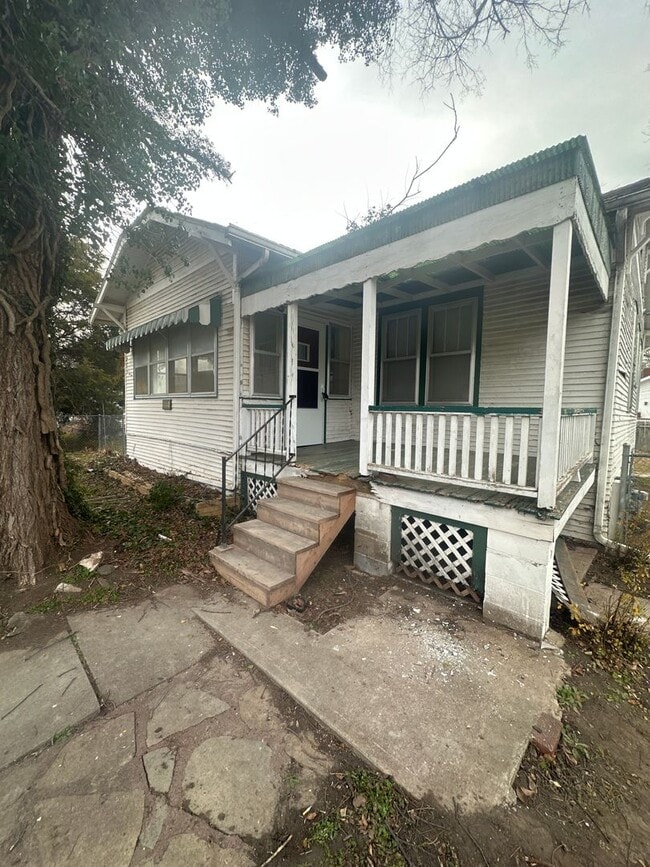 Building Photo - Recently Refreshed