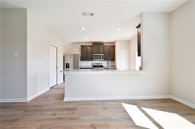 Building Photo - 252 Mount Vernon Way