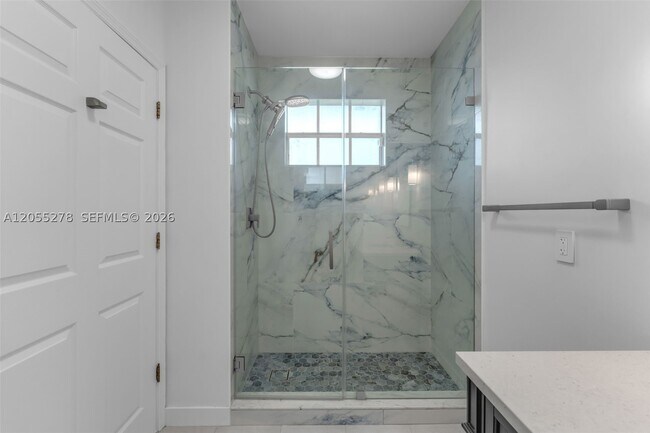 Building Photo - 9121 Ridgeland Dr