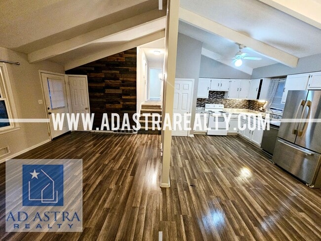 Building Photo - Open 3 Bed 2 Bath Home KCMO!!-Available NOW!!