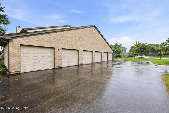 Building Photo - 10401 Trotters Pointe Dr