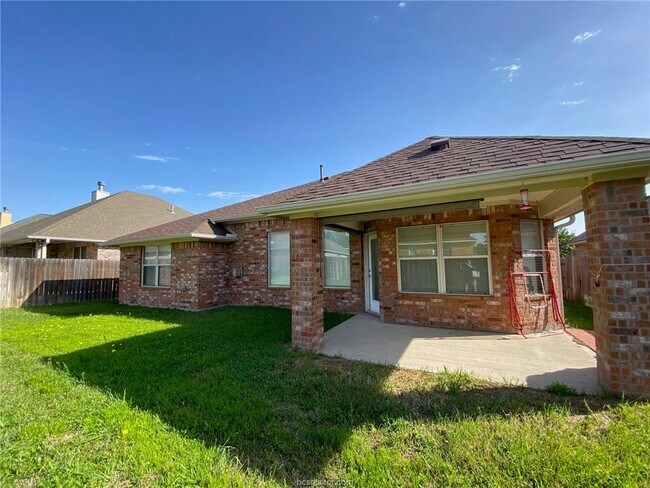 Building Photo - 8420 Alison Ave