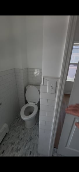 Top Bath - 1004 Heck St